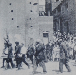 1927-processione-in-piazza-mangani-1024x1013